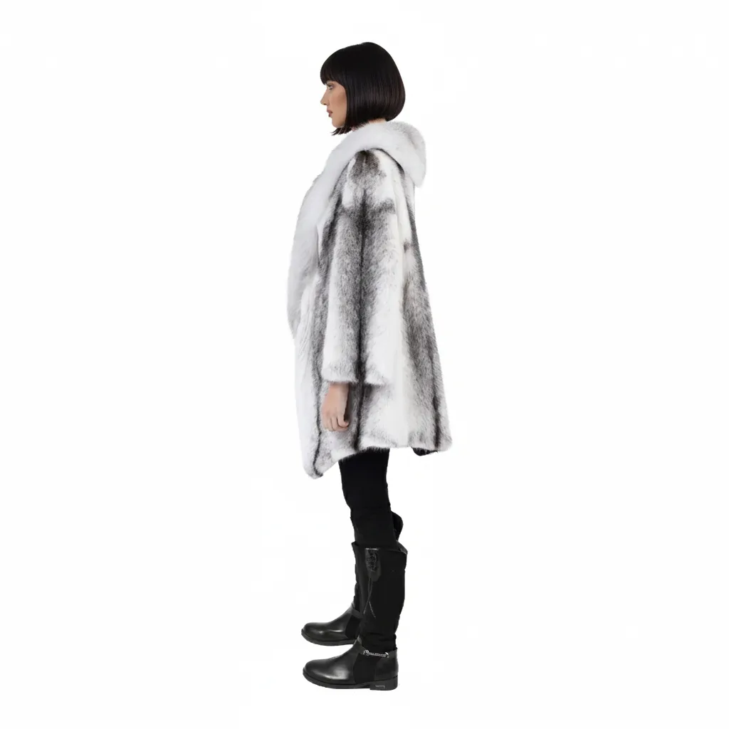 21 - mink with fox - 70cm black & wight 2.webp