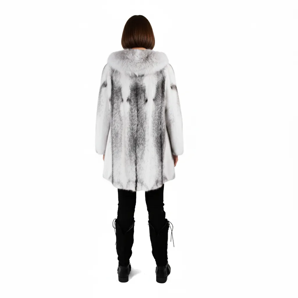 21 - mink with fox - 70cm black & wight 3.webp